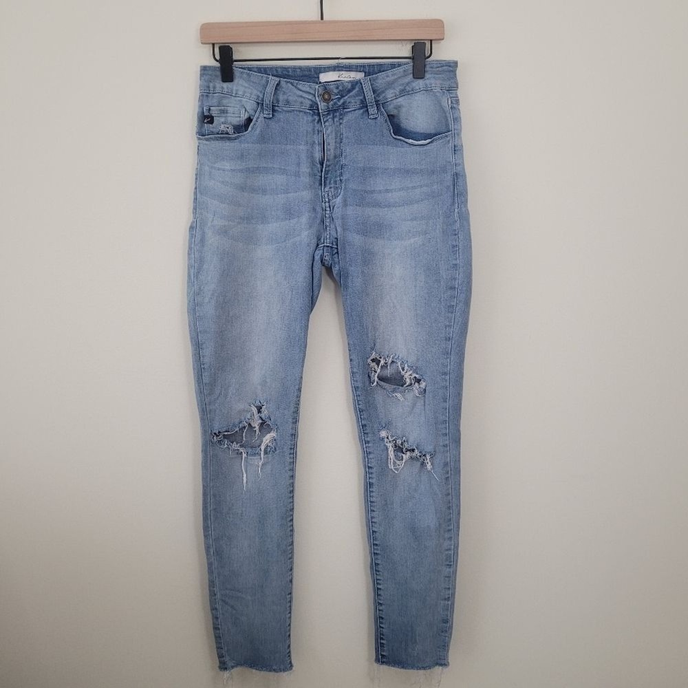 Kancan Light Wash Distressed Skinny Jeans Ripped Knee Raw Hem KC7212L Size 11 29